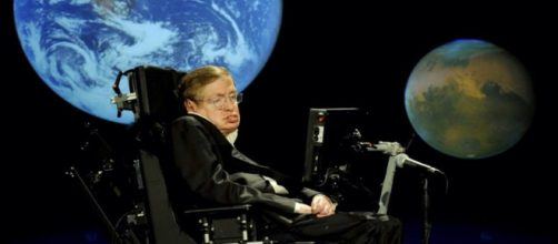 Stephen Hawking teorizza la fine dell'universo.