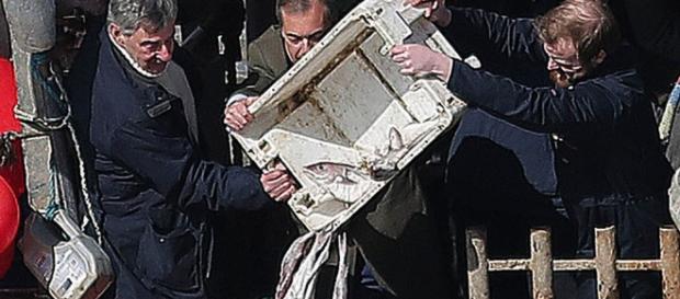Brexiteers dump fish in Thames to protest at EU deal ... - silkroadgazette.com Brexiteers dump fish in Thames to protest at EU deal ... - silkroadgazette.com