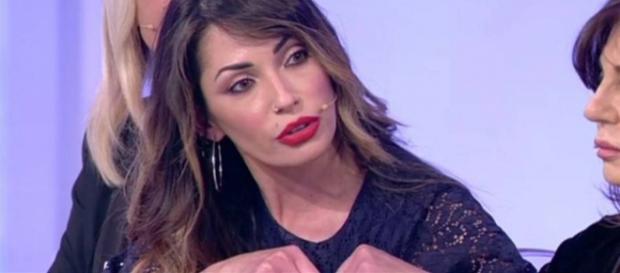 Ida Platano è indecisa sulla prosecuzione della conoscenza con Riccardo Ida Platano è indecisa sulla prosecuzione della conoscenza con Riccardo