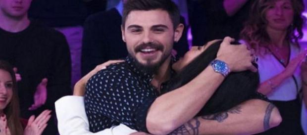 Isola 2018 news, Paola Di Benedetto presenta in famiglia Francesco: i dettagli Isola 2018 news, Paola Di Benedetto presenta in famiglia Francesco: i dettagli