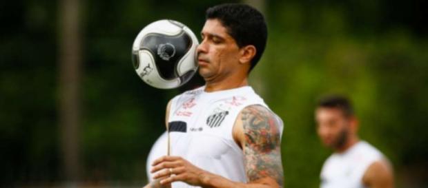Mesmo na reserva, jogador quer ficar na Vila Mesmo na reserva, jogador quer ficar na Vila