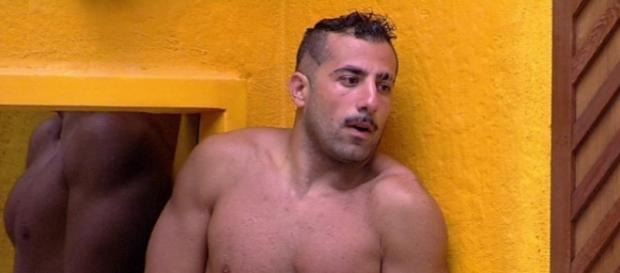 Público chama Kaysar de farsante. (Foto internet) Público chama Kaysar de farsante. (Foto internet)