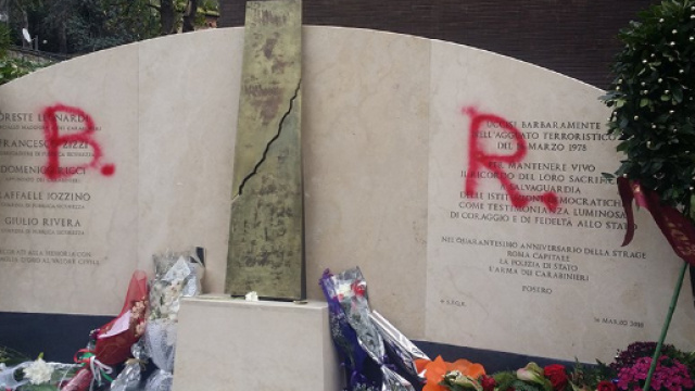 A Roma imbrattata lapide Aldo Moro in via Fani: spunta scritta 'Br ... - dire.it
