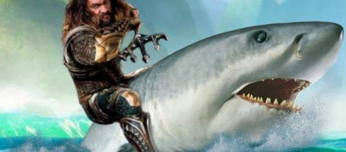 Jason Momoa Promises Aquaman Movie Has Guys Riding Sharks - MovieWeb - movieweb.com