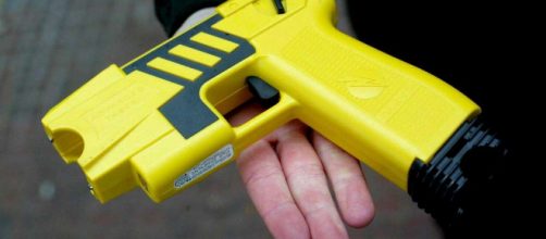 Pistola Taser per la polizia in via sperimentale