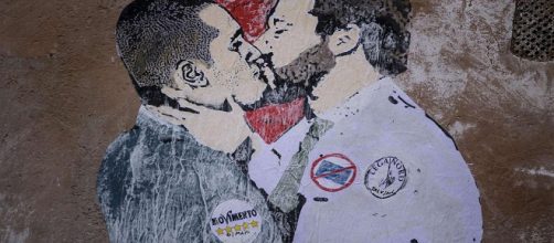 Salvini-Di Maio innamorati?: a Roma spunta un particolare murales