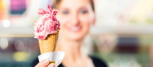 Si rifiuta di servire il gelato a Salvini: licenziata