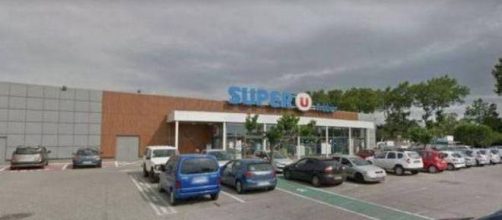 Terrorismo in Francia: ostaggi in supermercato, forse 2 morti