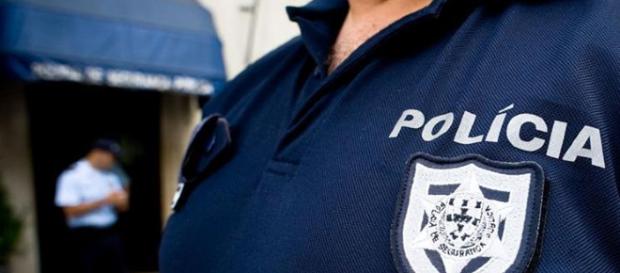 A PSP tenta agora localizar e identificar os 20 agressores em fuga A PSP tenta agora localizar e identificar os 20 agressores em fuga