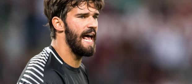 Alisson tiene varios pretendientes Alisson tiene varios pretendientes
