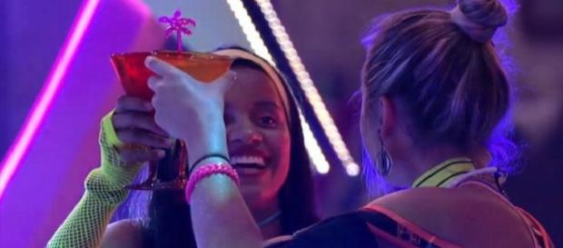 Gleici gera revolta após virar melhor amiga de Jéssica em apenas um dia no BBB18 Gleici gera revolta após virar melhor amiga de Jéssica em apenas um dia no BBB18