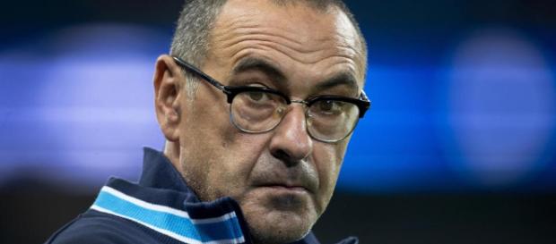 Maurizio Sarri debería seguir entrenando al equipo. Maurizio Sarri debería seguir entrenando al equipo.