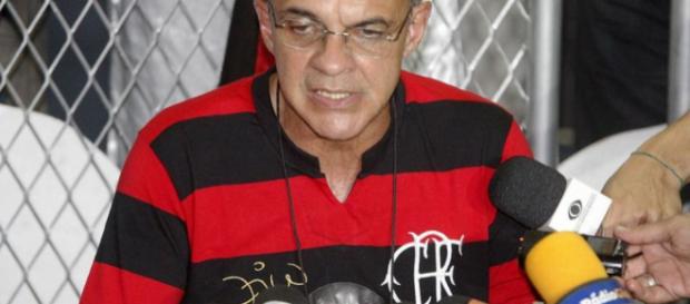 O presidente rubro-negro negocia O presidente rubro-negro negocia