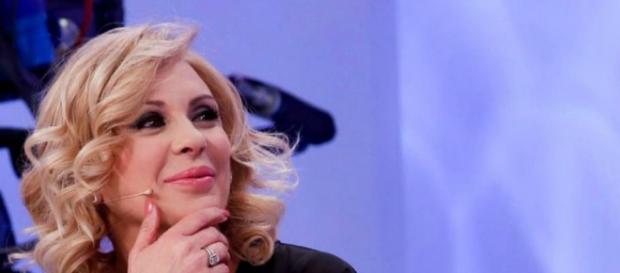 Tina Cipollari confessa: ecco come deve essere il mio fidanzato. Tina Cipollari confessa: ecco come deve essere il mio fidanzato.