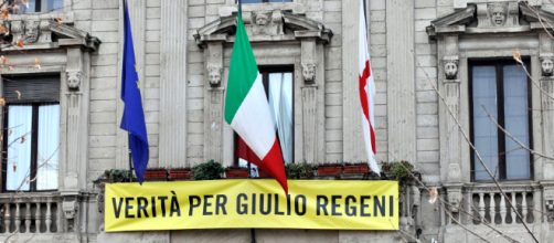 Cartellone richiedente verità per Giulio Regeni