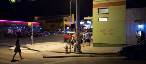 Night view of South Congress, Austin, Texas (Image credit – Lars Ploughman, Wikimedia Commons)