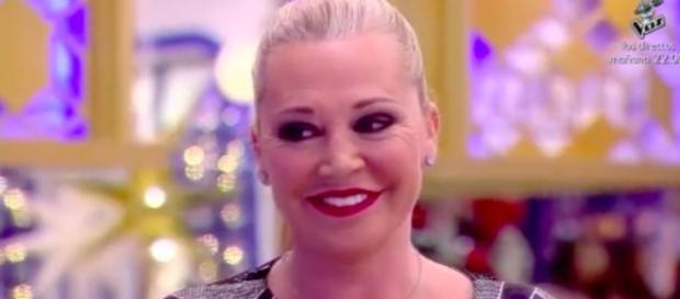 Belén Esteban y su nuevo cuadro. Belén Esteban y su nuevo cuadro.