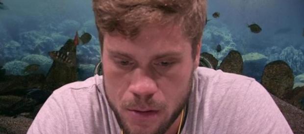 Breno critica produção e leva puxão de orelha no confessionário Breno critica produção e leva puxão de orelha no confessionário