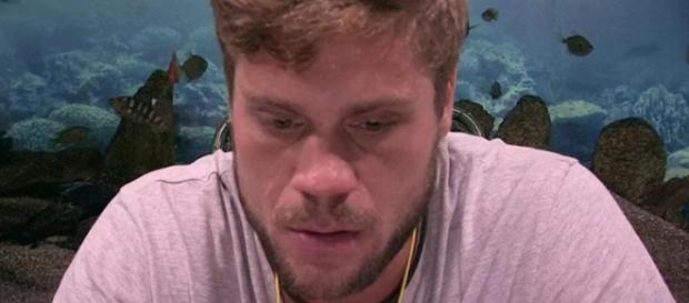 Breno é advertido pela produção do ''BBB18'' e ameaçado de ser expulso do reality Breno é advertido pela produção do ''BBB18'' e ameaçado de ser expulso do reality