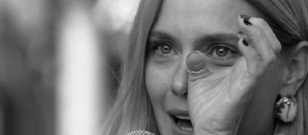 Carolina Dieckmann chora ao saber sobre a morte do avô Carolina Dieckmann chora ao saber sobre a morte do avô