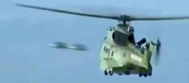 Emissora francesa grava ovnis a poucos metros de helicóptero de resgate (Jason Gleaves via BFMTV Emissora francesa grava ovnis a poucos metros de helicóptero de resgate (Jason Gleaves via BFMTV