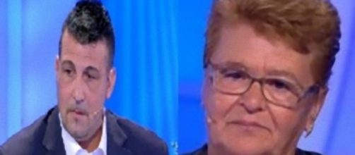 C'è posta per te: Anna rinnega il figlio e umilia Maria De Filippi