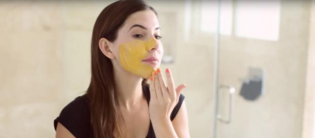 Face masks aren't always found in spas and stores, you can even DIY your own. Image Via: Rachel Talbott/ Youtube Screenshot Face masks aren't always found in spas and stores, you can even DIY your own. Image Via: Rachel Talbott/ Youtube Screenshot