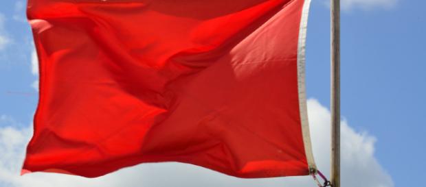 Las Banderas Rojas para Identificar a un(a) Narcisista Las Banderas Rojas para Identificar a un(a) Narcisista