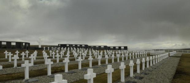 Las tumbas de Malvinas que ya tienen nombre. - clarin.com Las tumbas de Malvinas que ya tienen nombre. - clarin.com