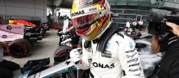 Aunque su automóvil Mercedes parecía ser el más rápido, la forma de Ferrari en Melbourne demostró lo fuerte que es también ese auto Aunque su automóvil Mercedes parecía ser el más rápido, la forma de Ferrari en Melbourne demostró lo fuerte que es también ese auto