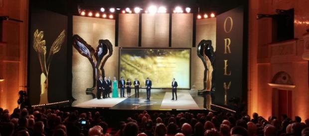 Twórcy 'Cichej nocy' odbierają Orła dla najlepszego filmu (fot. facebook/pnforly) Twórcy 'Cichej nocy' odbierają Orła dla najlepszego filmu (fot. facebook/pnforly)