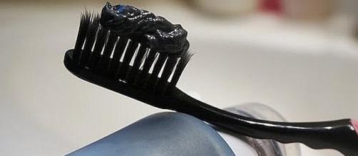 Charcoal toothpaste has become a trend [Image: HomeGrownHomeMade/YouTube screenshot]