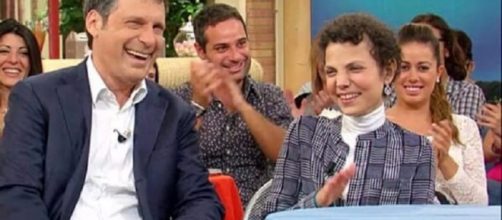 Fabrizio Frizzi in uno dei suoi incontri televisivi con Valeria Favorito a cui donò il midollo osseo nel 2000