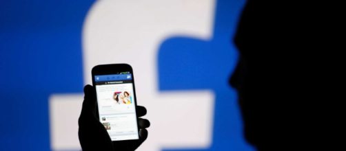 Facebook registra le nostre chiamate e i nostri messaggi