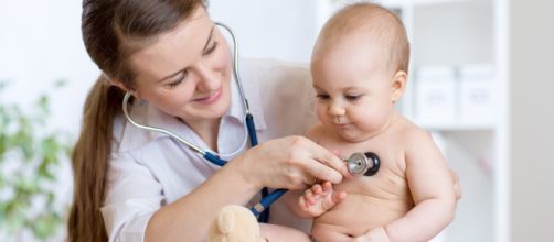Una pediatra si è rifiutata di visitare una neonata con la febbre a 40