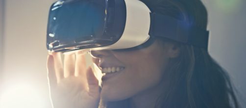 Virtual-reality-game-development-cost-free-image-sourced-by-pexels