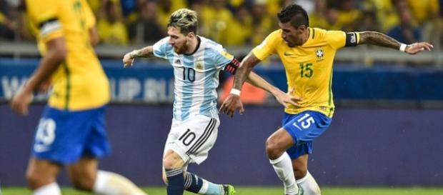 7 mots par lesquels Messi a rendu Paulinho nerveux 7 mots par lesquels Messi a rendu Paulinho nerveux
