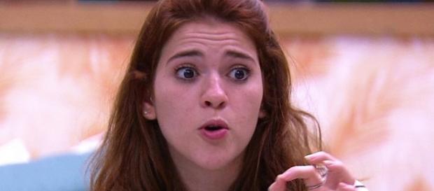 Ana Clara parece não se controlar Ana Clara parece não se controlar