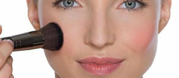 El rubor se debe aplicar según la forma del rostro. - facilisimo.com El rubor se debe aplicar según la forma del rostro. - facilisimo.com