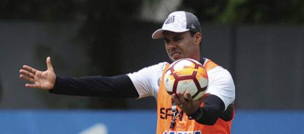Jair terá problemas para escalar o Peixe no jogo de volta Jair terá problemas para escalar o Peixe no jogo de volta