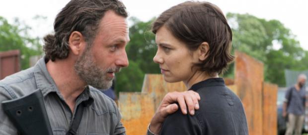 The Walking Dead es una serie creada y producida por Robert Kirkman y Frank Darabont, basada en el cómic homónimo de Robert Kirkman The Walking Dead es una serie creada y producida por Robert Kirkman y Frank Darabont, basada en el cómic homónimo de Robert Kirkman