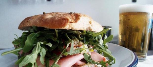 Un sándwich de pollo y otros artículos raros arrojados al espacio Un sándwich de pollo y otros artículos raros arrojados al espacio