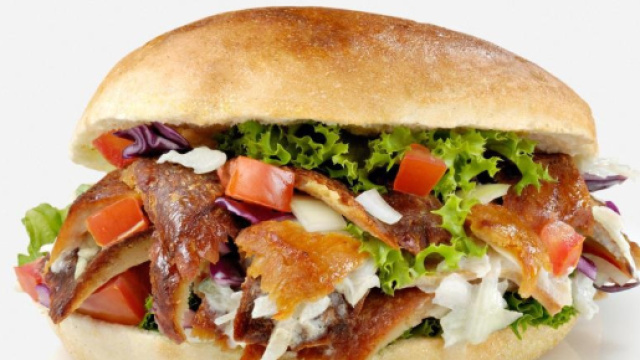 Sputa nel panino di una cliente, licenziata