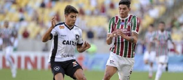 Finalistas da Taça Rio, Botafogo e Fluminense disputam jogador do Internacional-RS (Foto: R7) Finalistas da Taça Rio, Botafogo e Fluminense disputam jogador do Internacional-RS (Foto: R7)