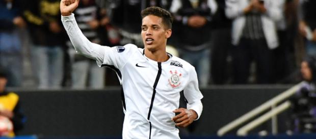 O jogador de 19 anos atua como meia O jogador de 19 anos atua como meia