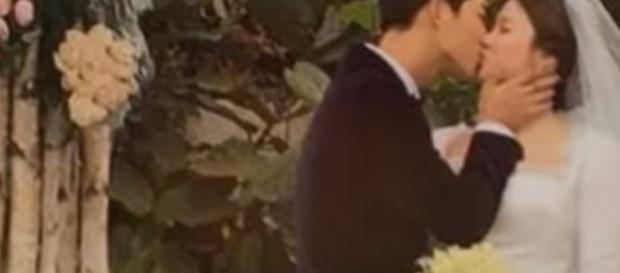 Song Joong Ki kiss Bride Song Hye Kyo - Image credit NineEntertainTV via July Le | YouTUbe Song Joong Ki kiss Bride Song Hye Kyo - Image credit NineEntertainTV via July Le | YouTUbe
