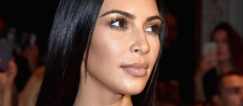 Kardashian se olvida del maquillaje y se presenta así en el ... - lavanguardia.com