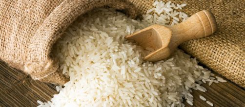 Dal riso un rimedio naturale antichissimo per capelli sani e lucenti: ecco come preparare l'acqua di riso - foto:lmjil.com