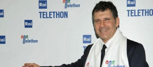 Fabrizio Frizzi insultato dagli animalisti per aver presentato Telethon