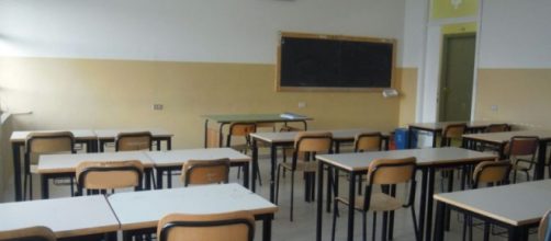 Ultimo grave attacco a una insegnante in una classe: sarebbe stata legata dagli studenti a una sedia, presa a calci e pugni.